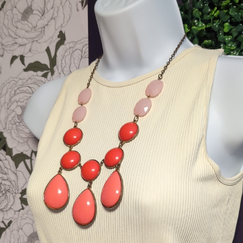Chic Coral and Pink Necklace - Picture 4 of 7